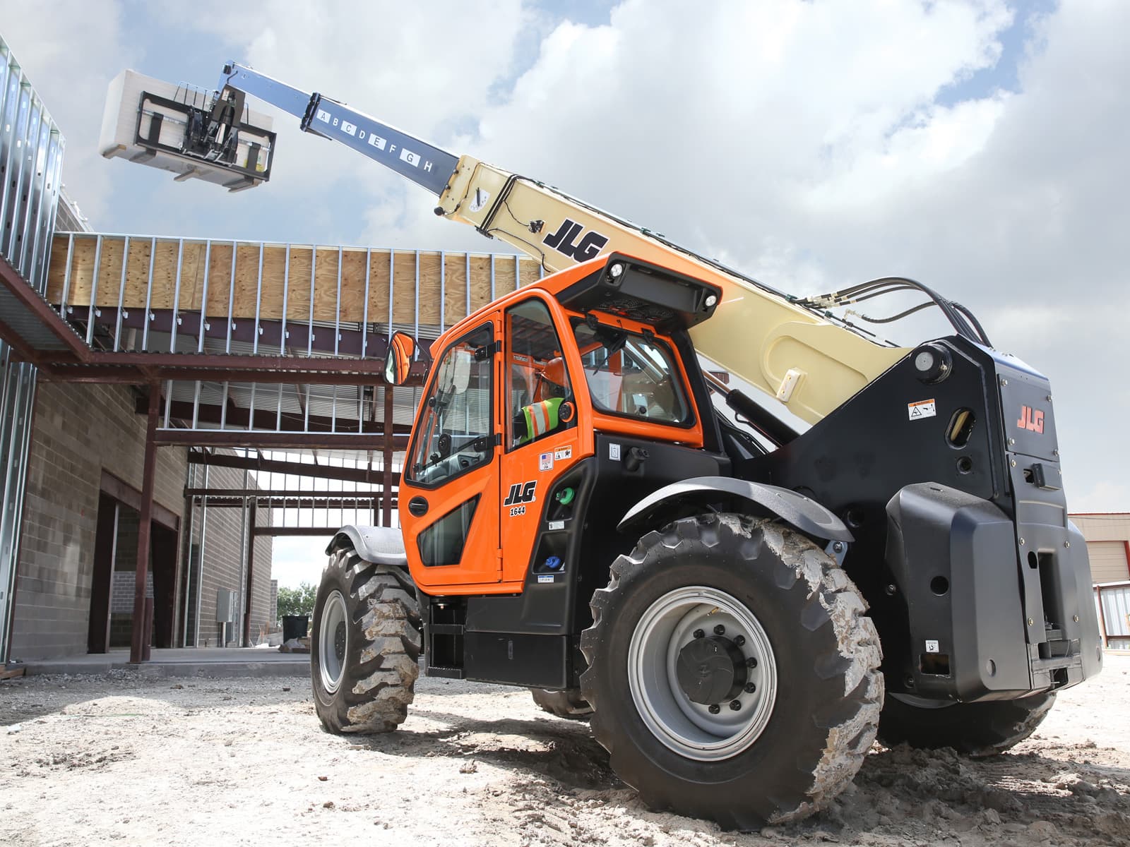 9,000 lb Telehandler Rental